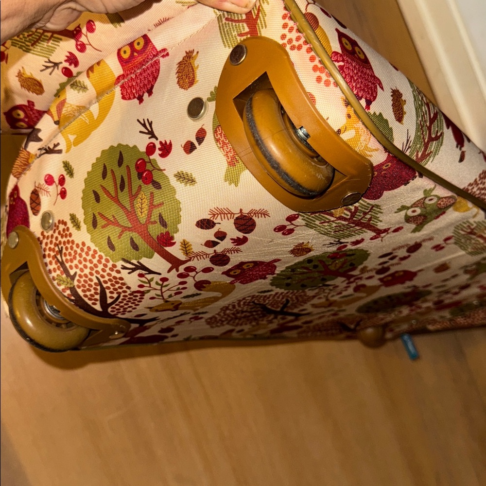 Lily Bloom Rolling Travel Bag in New Condition! - Picture 6 of 8